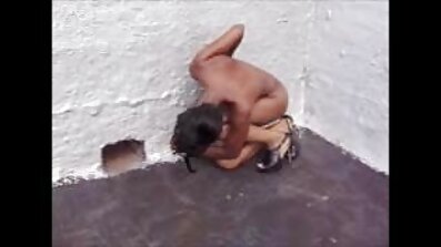 Cara filme pornô brasileiro português fode diligentemente um cara com um beijo em primeira pessoa na cama