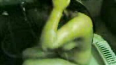 Garota faminta acaricia buceta através da filme pornô com helen ganzarolli calcinha