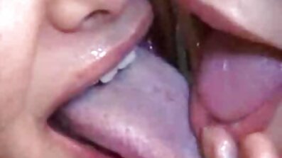 Secretária de melhores vídeos pornô em hd cabelos compridos mete o pau na buceta dela