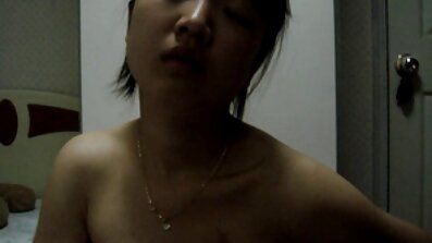 A garota do vídeos pornô com gretchen cabelo curto se fode